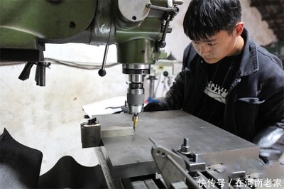 【決勝2020 鄉(xiāng)村振興看河南】馮莊:工廠開在家里 產(chǎn)品賣向全球