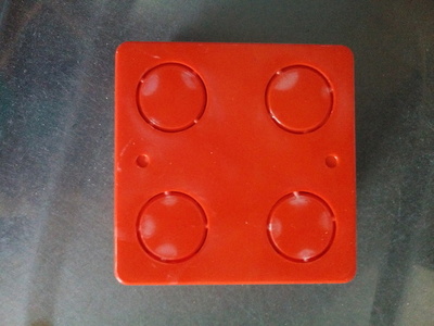 注塑生產彩色線盒時出現白點的成因分析與解決方案